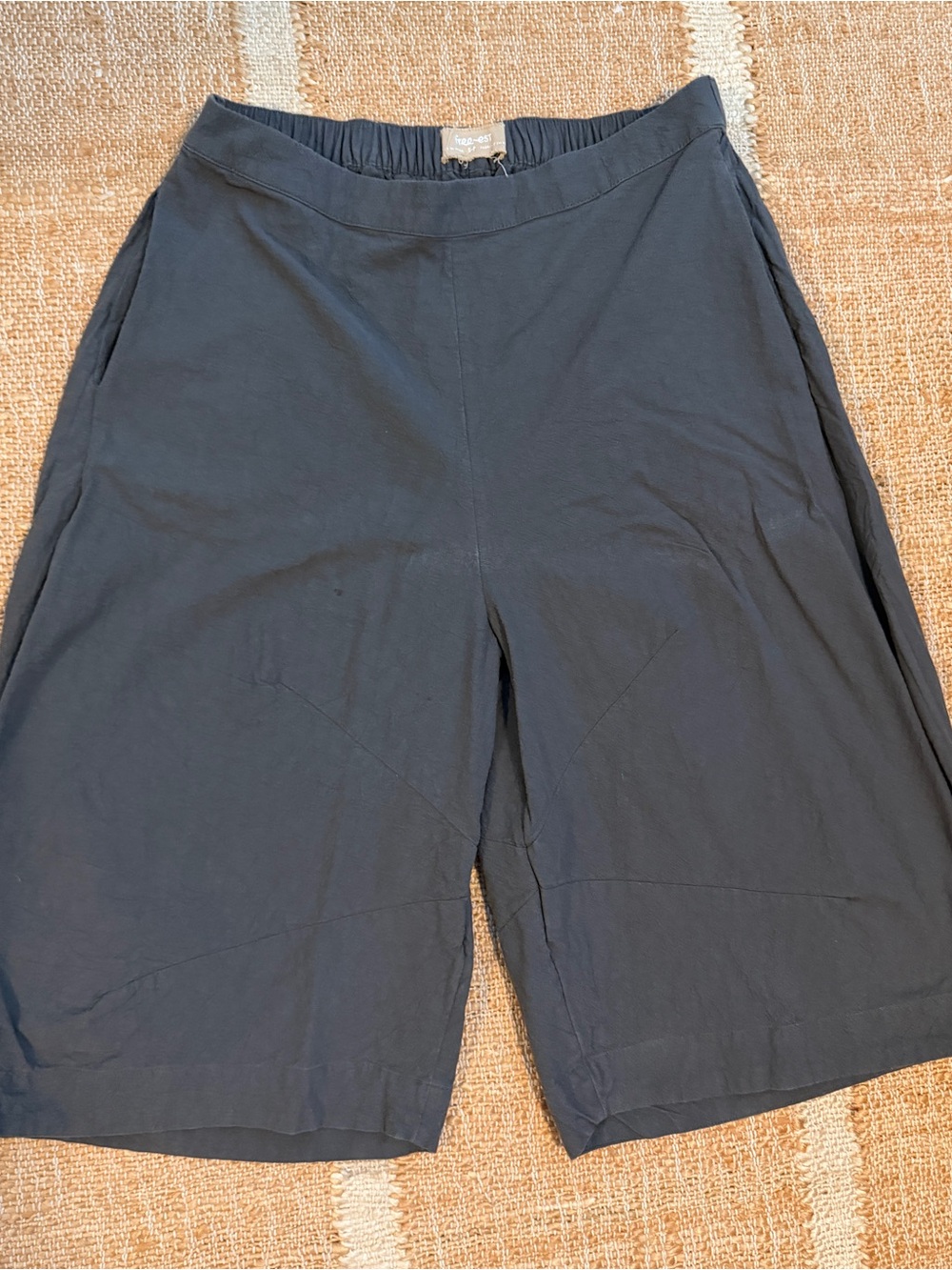 Free People Black Wide-Leg Shorts size small.
